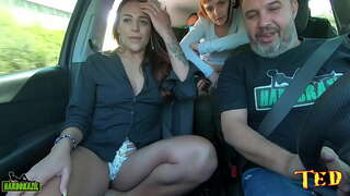 Araba dolu, ve Aşk transit çıplak alır sahiptir