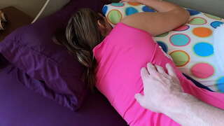 отец будит падчерицу утром своим огромным членом