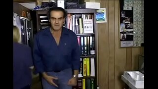 لقد دفعت مقابل الخدمة في طريقة أخرى...