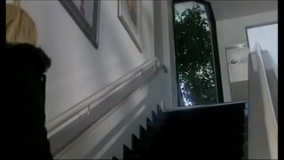 די מפתה בייב בלונדינית עם חזה גדול בריטני סקיי עשו אחי לוקח מקלחת לקדוח אותה